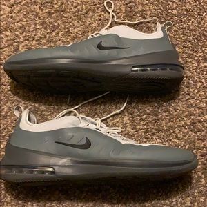 Nike Air Max Axis